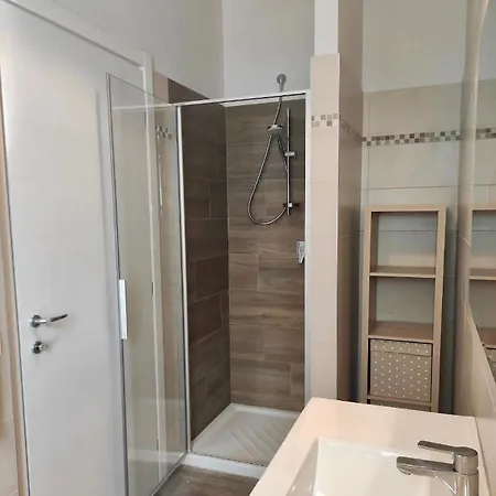 Rossetto E Cocciolato - Stanza Indipendente Con Bagno Privato A Guest house 3*